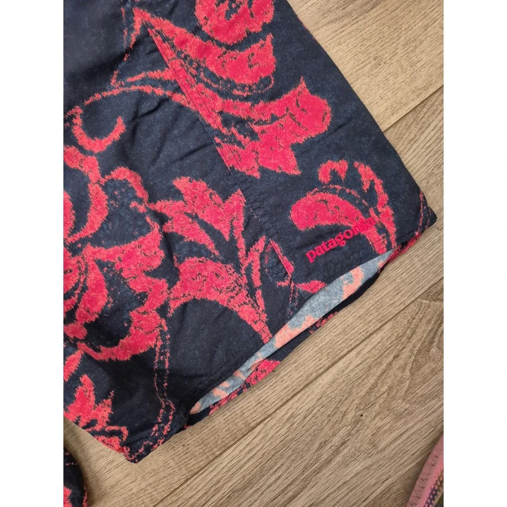 Patagonia Mens 32 Board Shorts Navy Pink Floral Print Swim Trunks Zipper Pocket